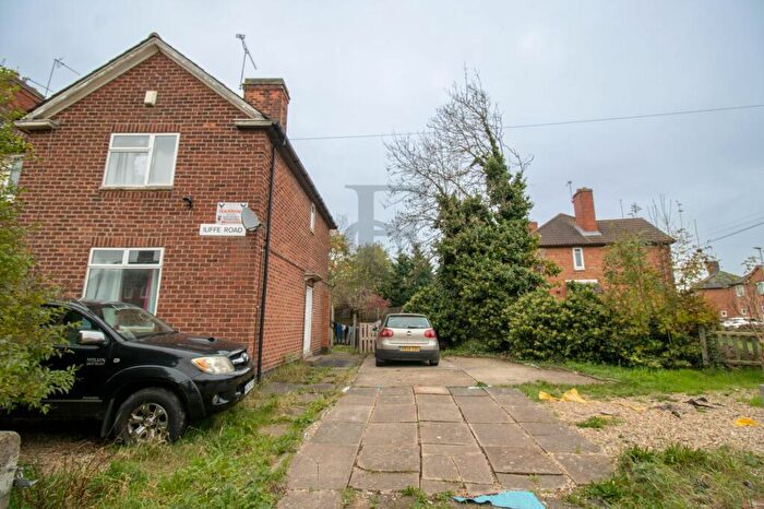 3 Bedroom End Of Terrace House For Sale In Iliffe Road, Leicester, LE4