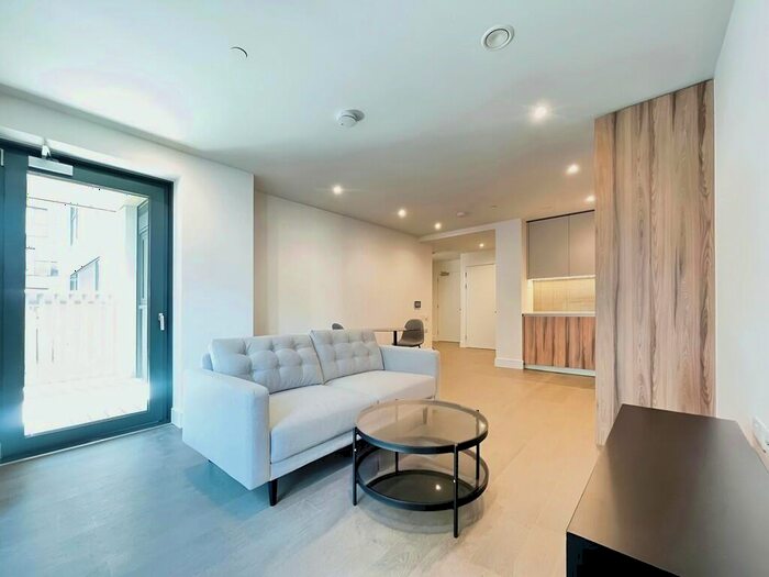 1 Bedroom Apartment To Rent In Hawksbury Heights, London, SE17