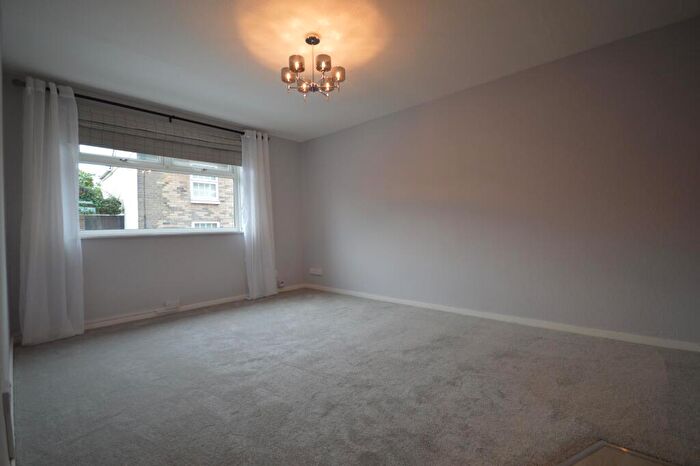 2 Bedroom Flat To Rent In Paynes Hill, Salisbury, SP1