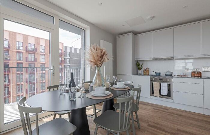 3 Bedroom Apartment To Rent In The Lark, Moat Street, London, SW11