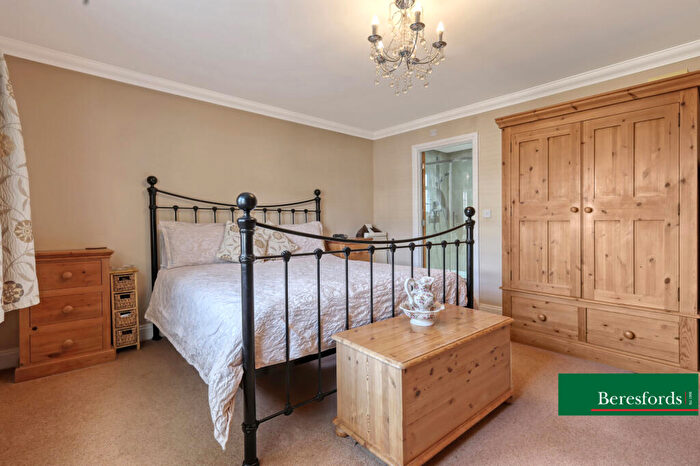 4 Bedroom Detached House For Sale In St Fabians Drive, Chelmsford, CM1