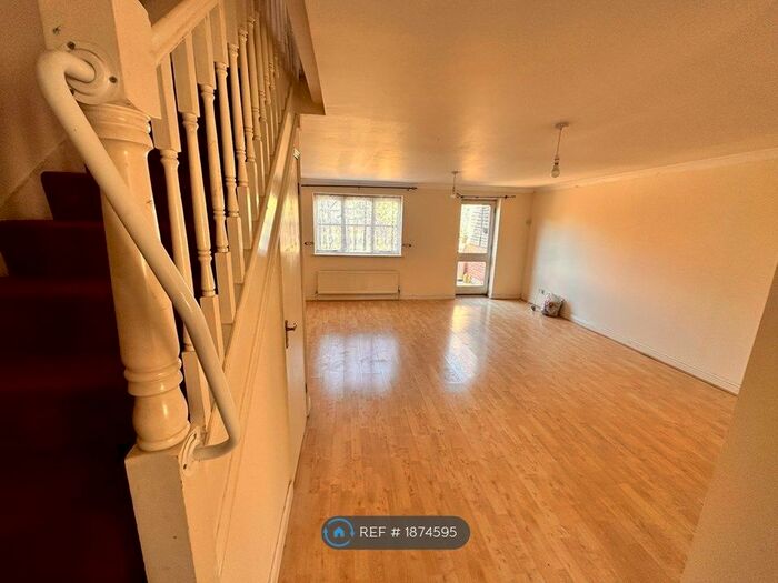 3 Bedroom End Of Terrace House To Rent In Coalmans Way, Burnham, Slough, SL1