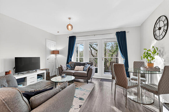 1 Bedroom Flat For Sale In Belfry House, Blackbess Lane, Chertsey, KT16