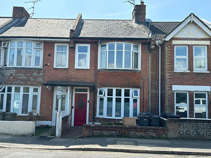 2 Bedroom Flat To Rent In St Clements Road, Bournemouth, Dorset, BH1