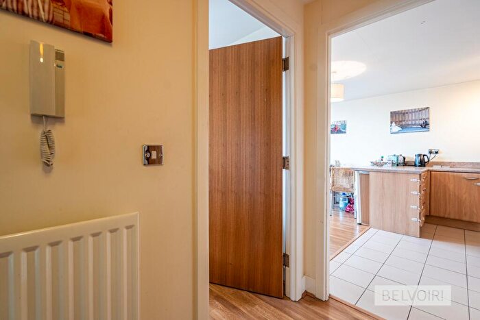 2 Bedroom Flat To Rent In Masons Way, Birmingham, B15
