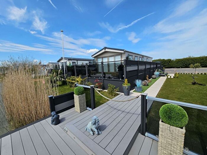 2 Bedroom Mobile/park Home For Sale In Waterside Leisure Holiday Park, Skegness, PE25