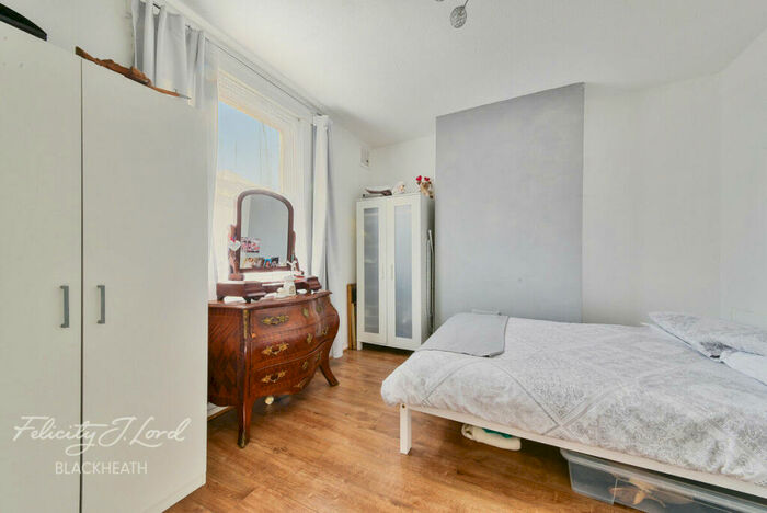 2 Bedroom Flat For Sale In Derrick Gardens, London, SE7