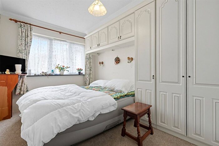 1 Bedroom Flat For Sale In High Street, Great Wakering, Southend-On-Sea, Essex, SS3