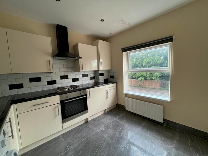 3 Bedroom Flat To Rent In Grove Hill, South Woodford ., E18