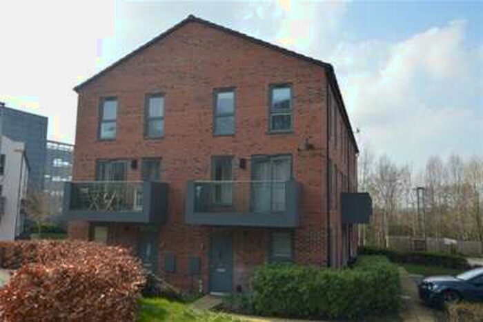 2 Bedroom House To Rent In Finchdale Close, Wakefield, WF1