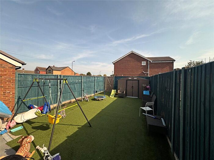 3 Bedroom Terraced House For Sale In Long Furlong Drive, Slough, Berkshire, SL2