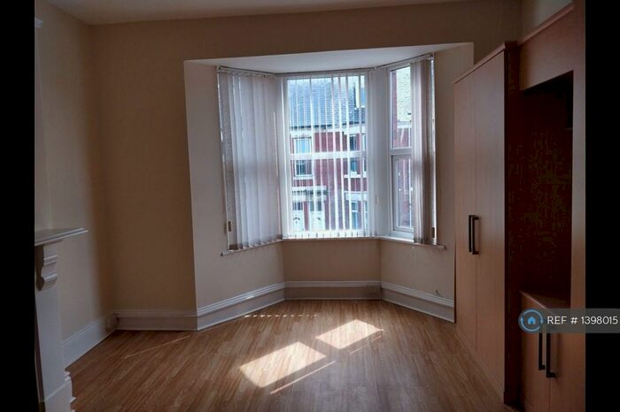 3 Bedroom Flat To Rent In Heaton, Newcastle Upon Tyne, NE6