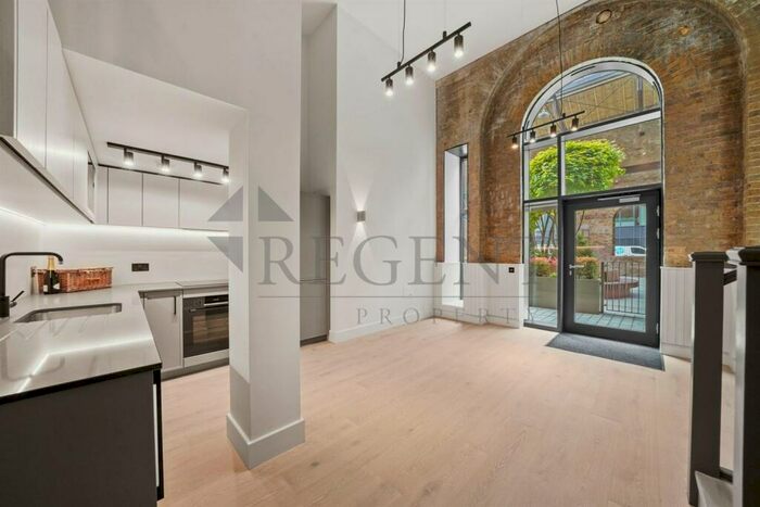 3 Bedroom Maisonette To Rent In Windsor Square, Woolwich, SE18