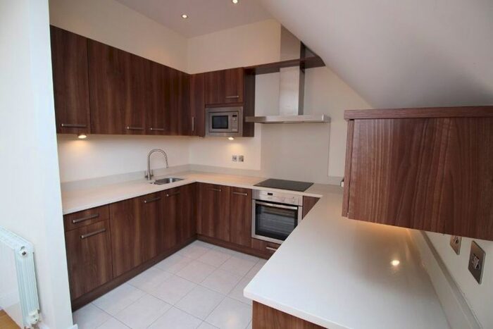 2 Bedroom Flat To Rent In Pembroke Road, Sevenoaks, TN13