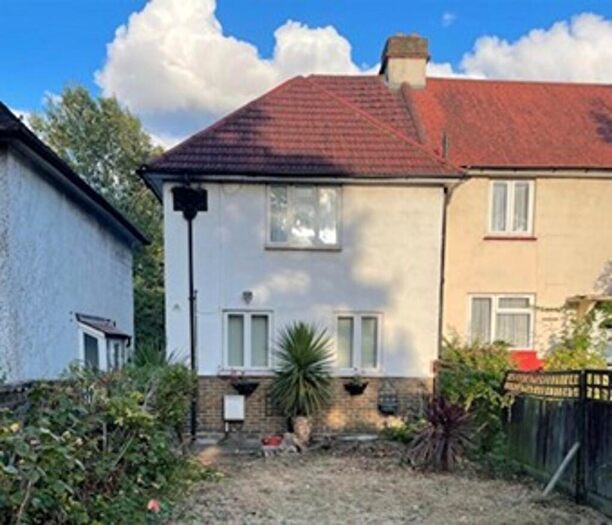 3 Bedroom Semi-Detached House For Sale In Knights Hill, London, SE27