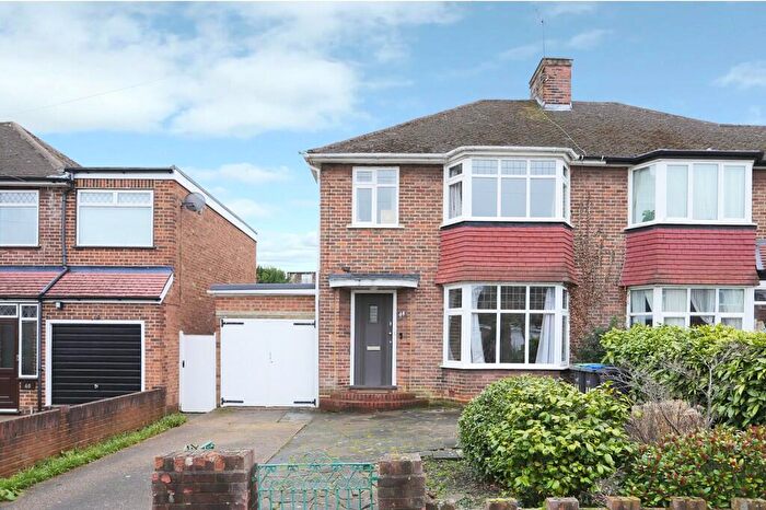 3 Bedroom Semi-Detached House To Rent In The Vale, Southgate, N14