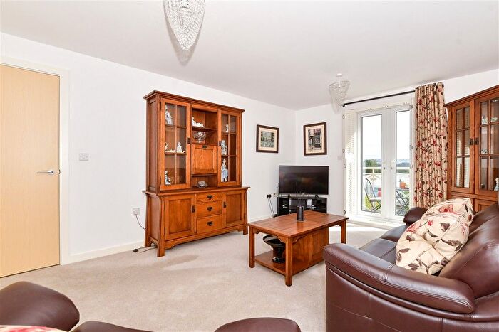 2 Bedroom Flat For Sale In Queensgate, Maidstone, Kent, ME16