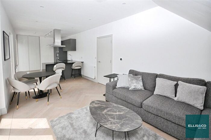 2 Bedroom Apartment To Rent In Ballards Lane, Finchley, London, N3