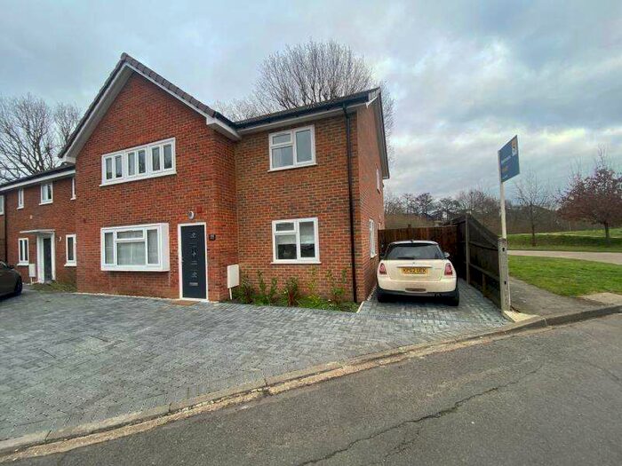 4 Bedroom Semi-Detached House To Rent In Woking, GU22