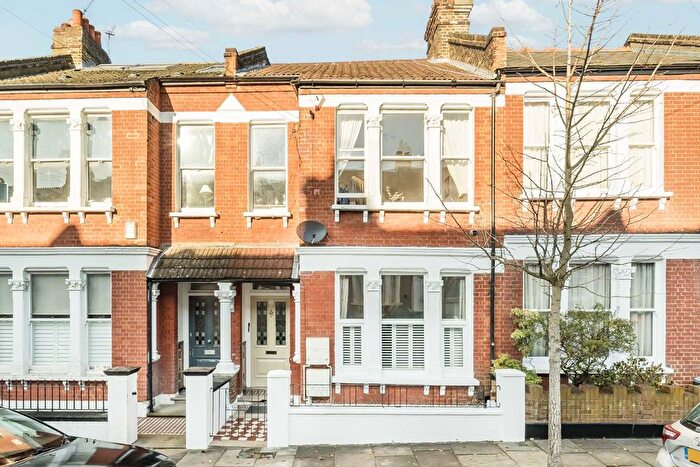 2 Bedroom Flat To Rent In Fernside Road, London, SW12