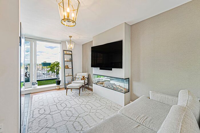2 Bedroom Flat To Rent In Ashmore Road, Woolwich, SE18