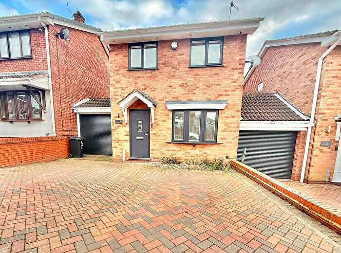 3 Bedroom Detached House For Sale In Balmoral View, Milking Bank, DY1