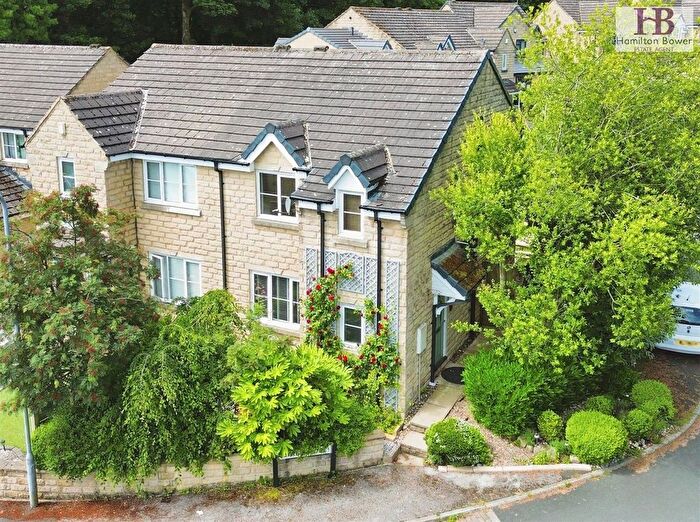 3 Bedroom Semi Detached House For Sale In Petrel Close, Westwood Park, Bradford, BD6