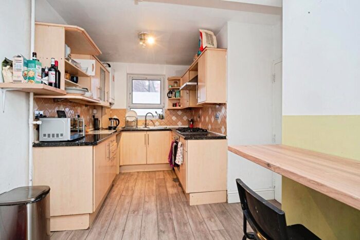 4 Bedroom Flat For Sale In Ellen Street, London, E1