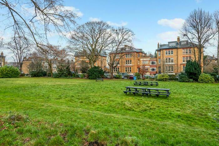 Apartment To Rent In The Gardens, East Dulwich London, SE22