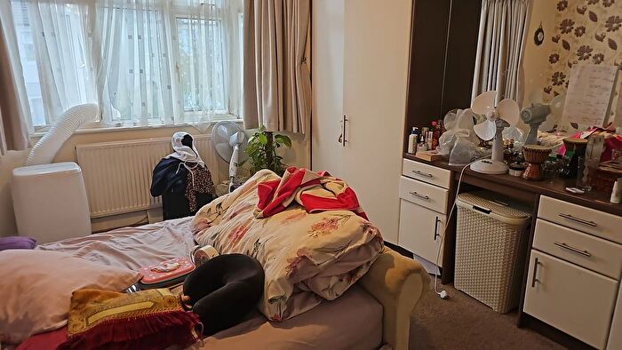 3 Bedroom Semi-Detached House To Rent In Varley Road, London, E16