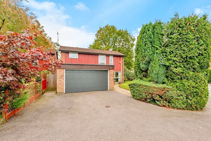4 Bedroom Detached House For Sale In Erica Way, Copthorne, Crawley, RH10