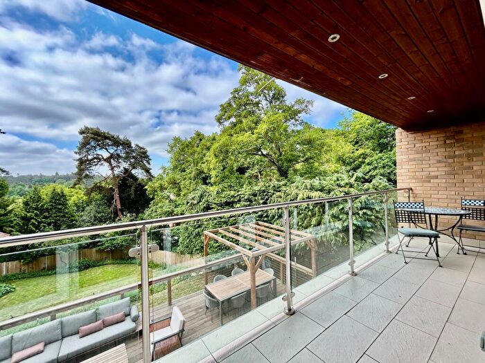 5 Bedroom Detached House To Rent In Vicarage Hill, Farnham, GU9