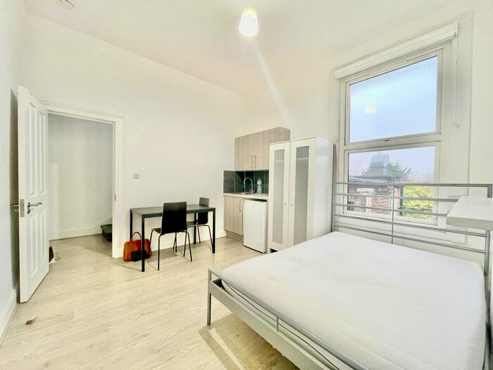 Studio To Rent In Regents Park Road, London, N3