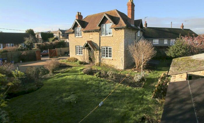 3 Bedroom Detached House To Rent In Yardley Road, Cosgrove, MK19