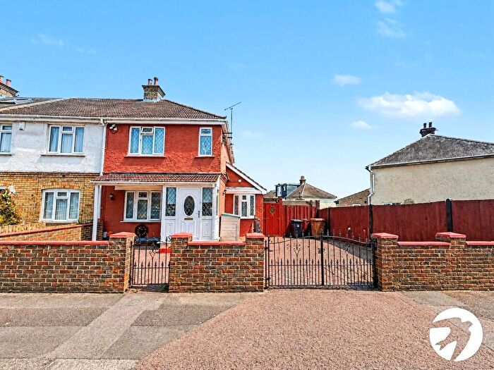 2 Bedroom End Of Terrace House For Sale In Ansell Avenue, Chatham, ME4