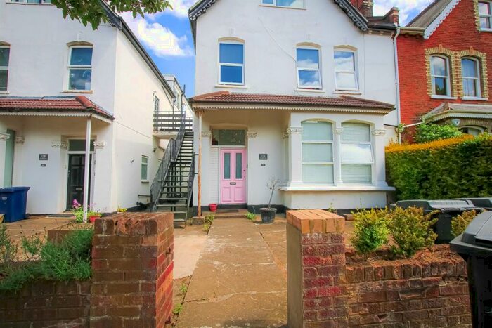 2 Bedroom Apartment To Rent In Sunningfields Road, Hendon, NW4