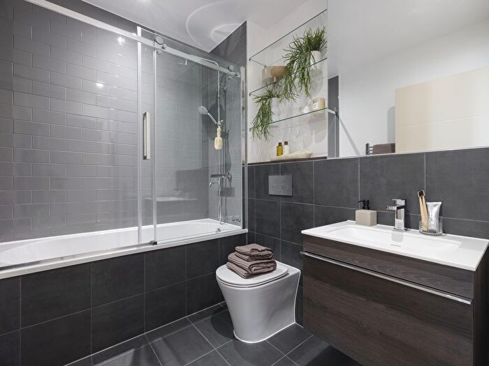 2 Bedroom Flat To Rent In Ascot Road, Watford, WD18