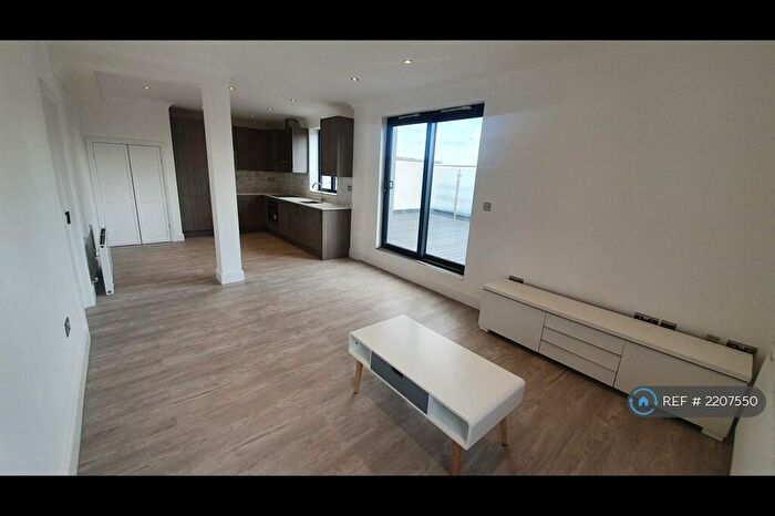 3 Bedroom Flat To Rent In Marden House, London, E1