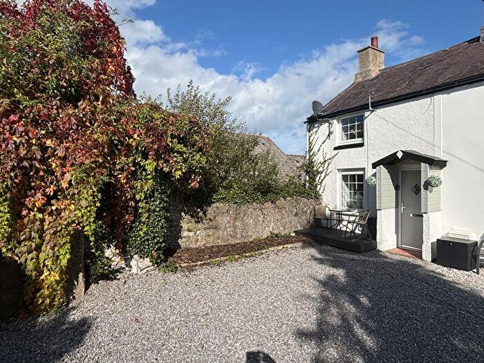 2 Bedroom Cottage For Sale In Wind Street, Conwy, LL32