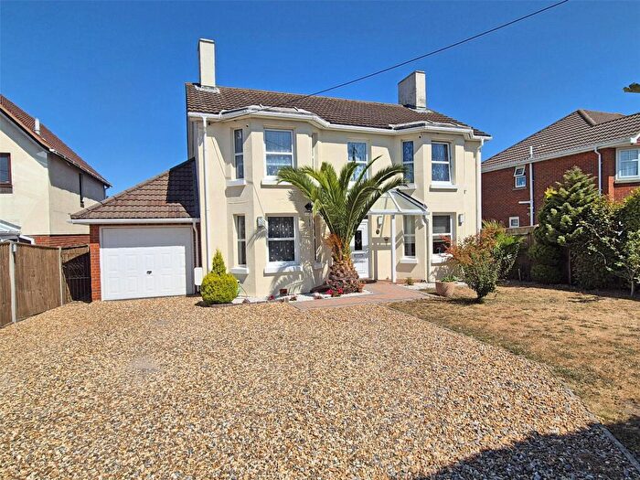 4 Bedroom Detached House For Sale In Manor Road, New Milton, Hampshire, BH25