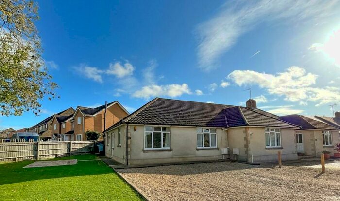 2 Bedroom Bungalow To Rent In Corbett Road, Carterton, Oxfordshire, OX18