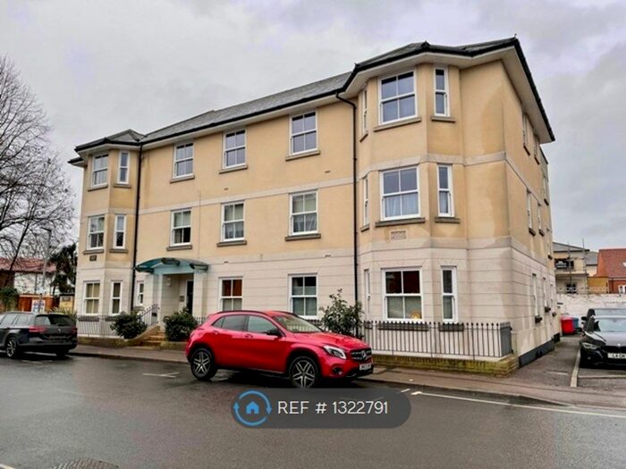 2 Bedroom Flat To Rent In Marlow House, Marlow SL7