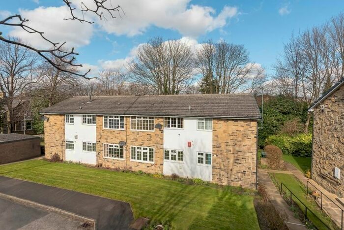 2 Bedroom Flat To Rent In Chestnut Court, Moor Head, Shipley, West Yorkshire, BD18