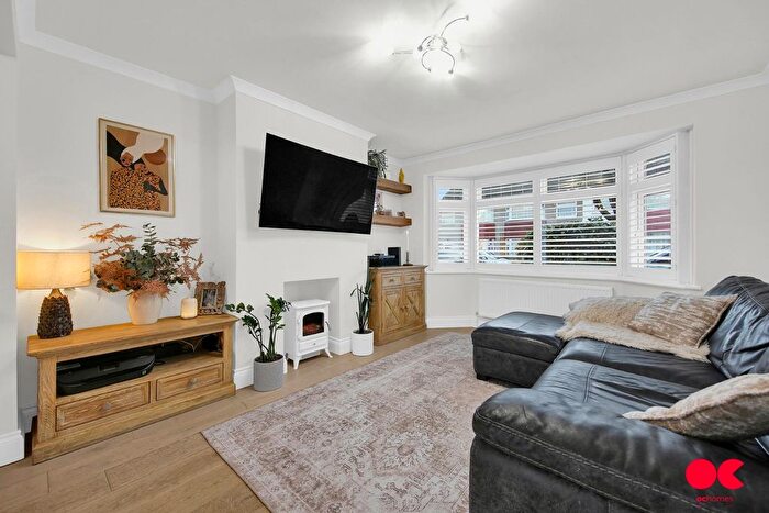 3 Bedroom Terraced House For Sale In South Hall Drive, Rainham, RM13