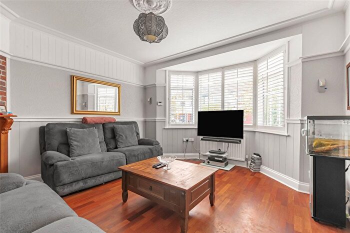 5 Bedroom Terraced House For Sale In Garden Avenue, Mitcham, CR4