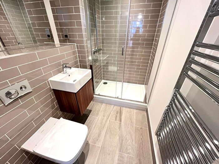 2 Bedroom Apartment To Rent In Gun Smith House, B4