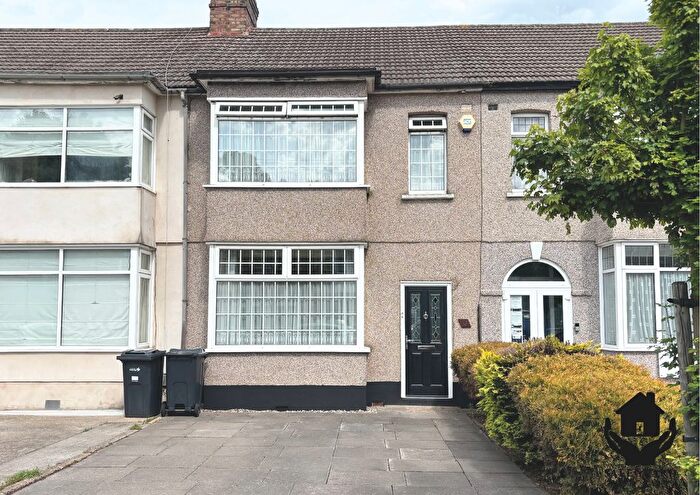 3 Bedroom Terraced House For Sale In Hazelbrouck Gardens, Ilford, IG6