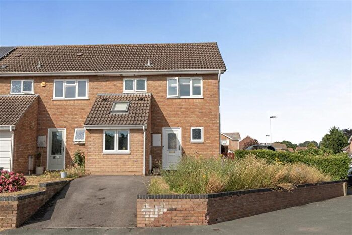 3 Bedroom End Of Terrace House For Sale In Hencliffe Way, Hanham, Bristol, BS15