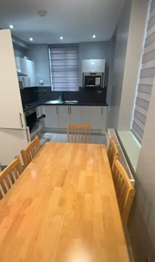 2 Bedroom Flat To Rent In Harpenden Road, London, SE27