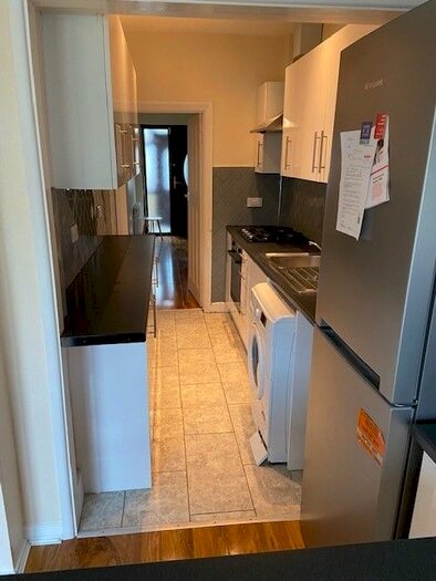 5 Bedroom End Of Terrace House To Rent In Crofts Road, Harrow, HA1